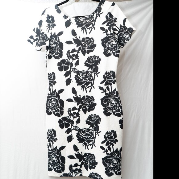 Icone Size Medium FLoral black and white dress - Picture 1 of 3